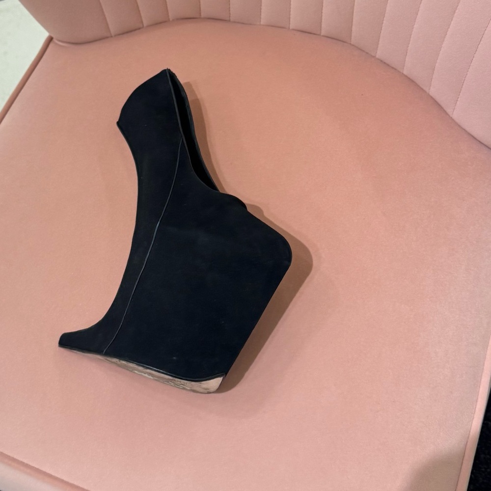 RARE NINA RICCI COLLECTOR HEELS